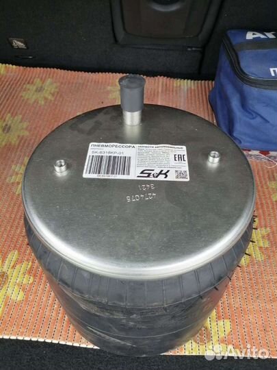 Пневморессора со стаканом