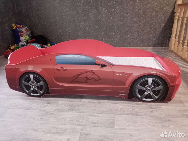 Детская кровать машина