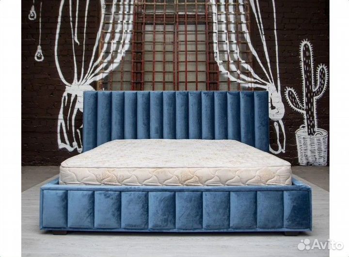 Кровать с панорамным изголовьем