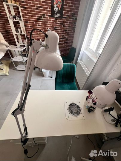 Стол маникюрный с пылесосом и тумбой