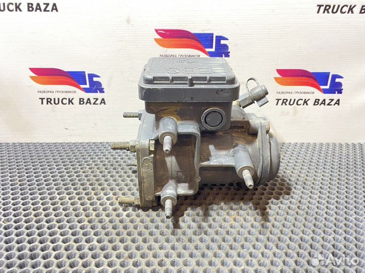 Кран управления тормозами прицепа