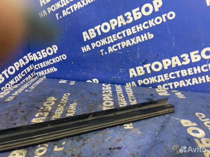 Внутренняя направляющая стекла двери. Hyundai