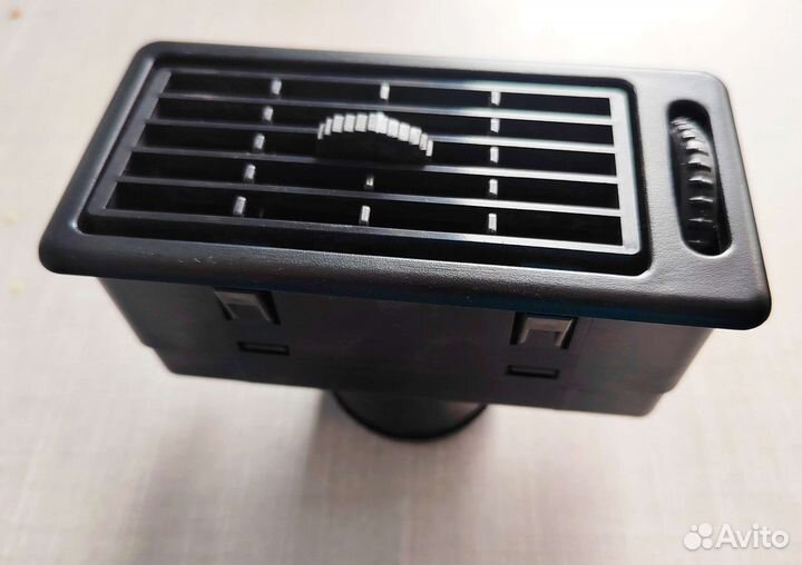 Вентиляционное отверстие для приборной панели