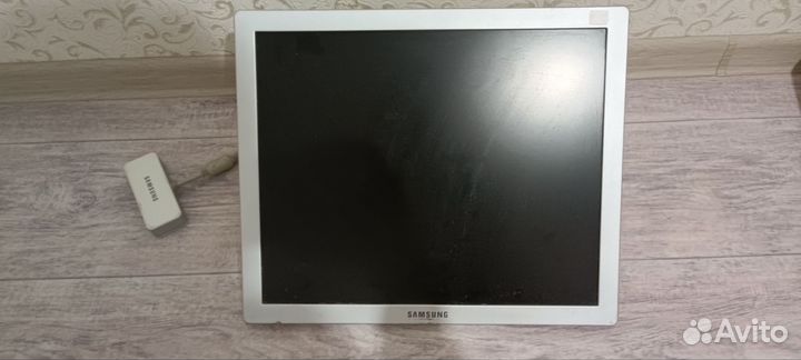 Монитор Samsung SyncMaster 970P