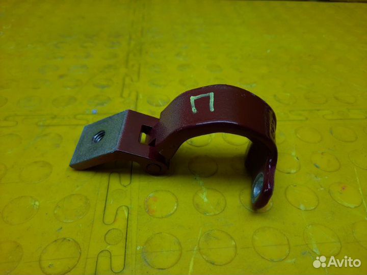 Петля двери багажника правая Skoda Octavia cwva