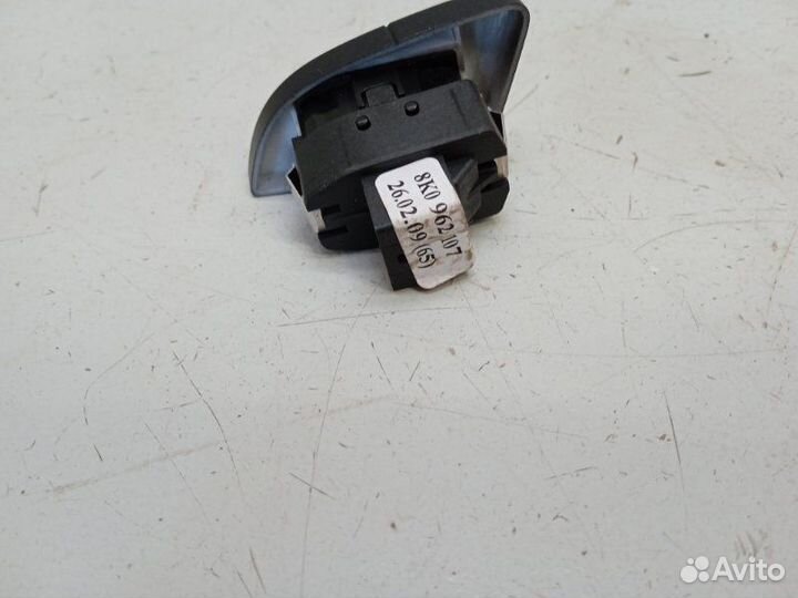 Кнопка центрального замка задняя левая Audi A4 B8