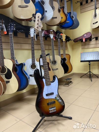 Бас гитара Homage