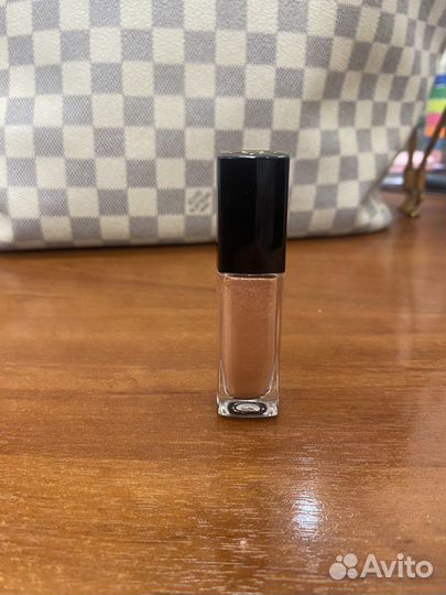 Жидкие тени chanel 24