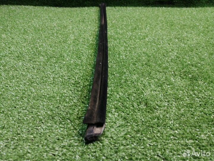 Уплотнитель стекла двери задний правый Kia Ceed JD