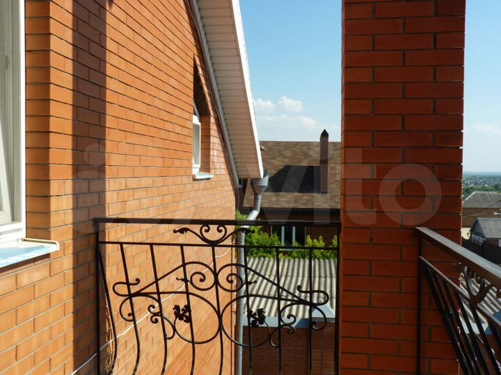 Дом 180 м² на участке 5 сот.