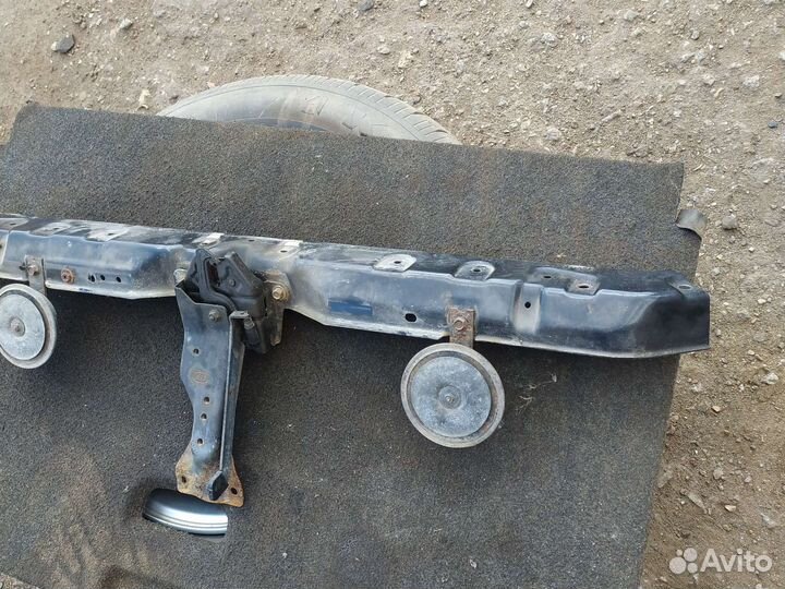 Верхняя планка телевизора KIA sorento 2005г. 2.5