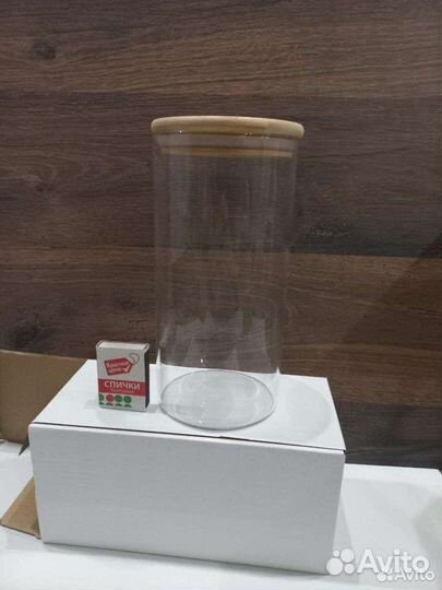 Банка с деревянной крышкой