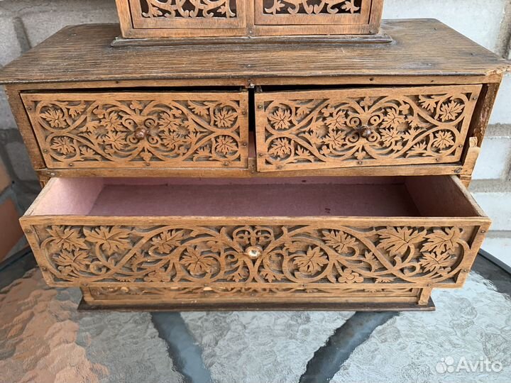 Старинный резной настольный шкафчик-комод