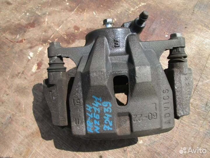 Суппорт передний левый Toyota Corolla Fielder