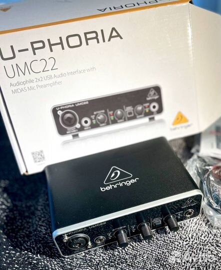 Звуковая карта Behringer UMC22