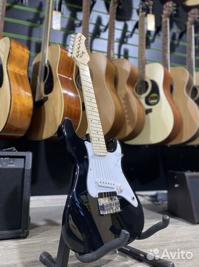 Caraya E100BK электрогитара уменьшенная (новая)