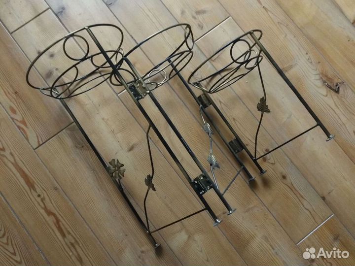 Подставка для цветов металлическая