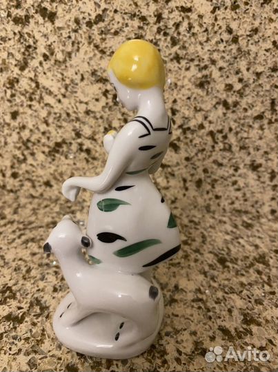 Статуэтка фарфор
