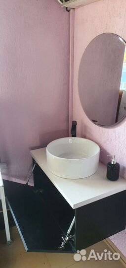 Тумба с накладной раковиной и смесителем