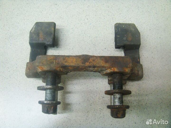 Скоба суппорта задняя Bmw X5 E70