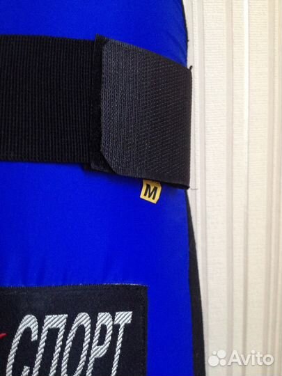 Перчатки и защита на ноги для рукопашного боя