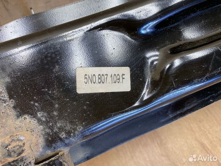 Усилитель переднего бампера Vw Tiguan 2007-2016