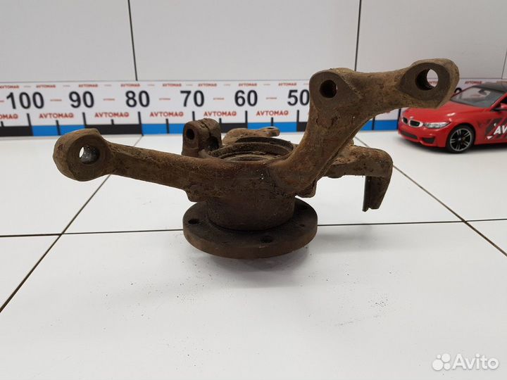 Кулак поворотный передний правый (Volkswagen Golf)