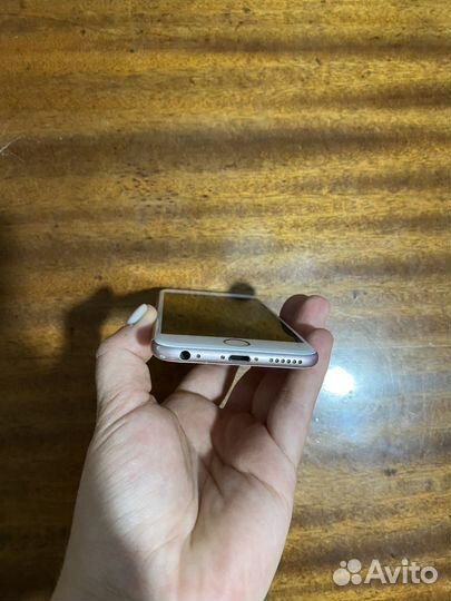 Телефон iPhone 6s