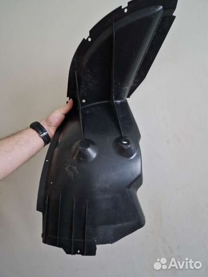 Подкрылки передние на правую сторону priora 2170