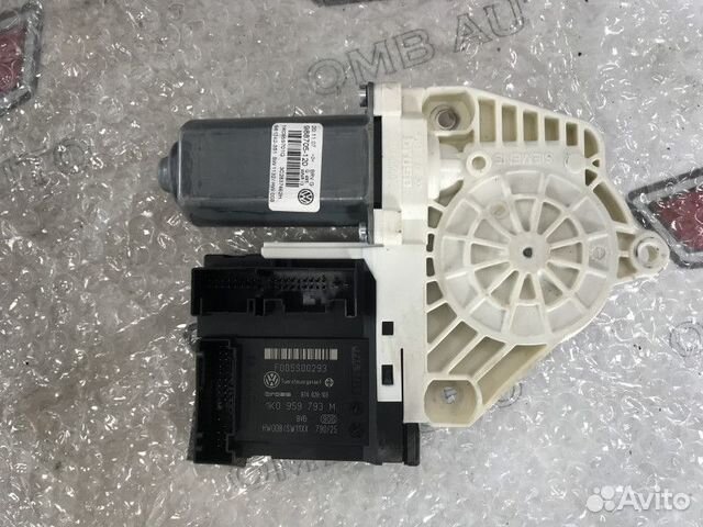 Моторчик стеклоподъемника передней левой двери Пассат Б6