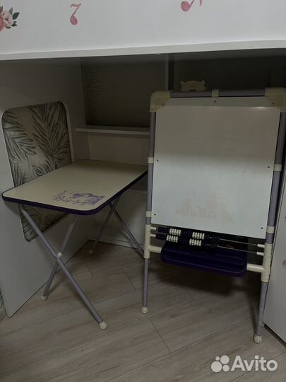 Детский столик и доска для рисования Ника