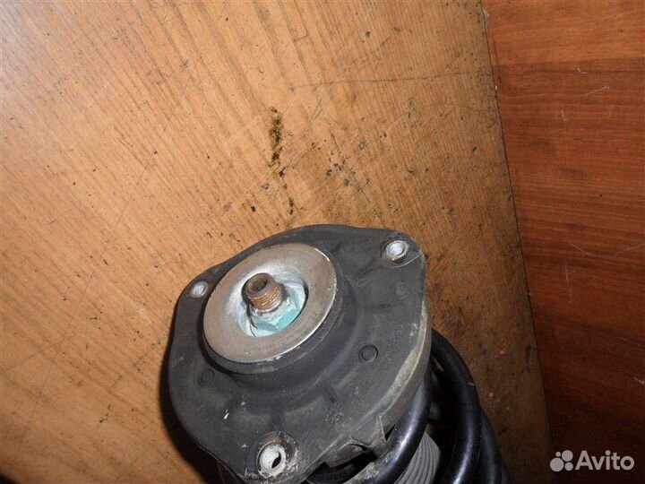 Амортизатор передний Audi A3 8P1 AXW 2.0 2003-2013