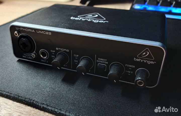 Звуковая карта behringer UMC22