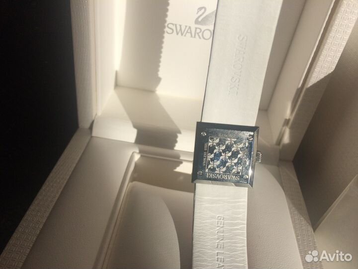 Часы Swarovski