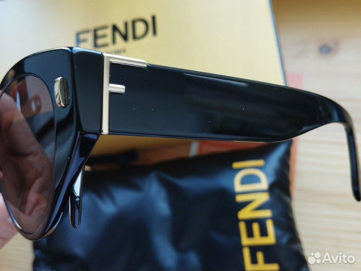 Fendi солнцезащитные новые Очки