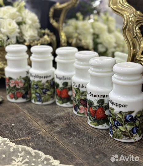 Набор винтажных баночек для специй