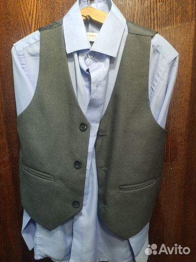 Костюм тройка на мальчика 6-7 лет