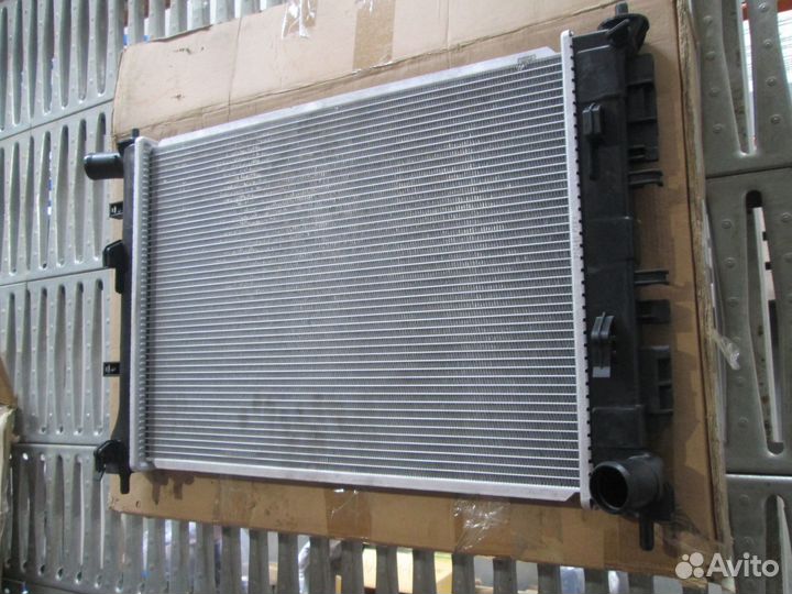 Радиатор охлаждение Hyundai Solaris (RB) 10-17
