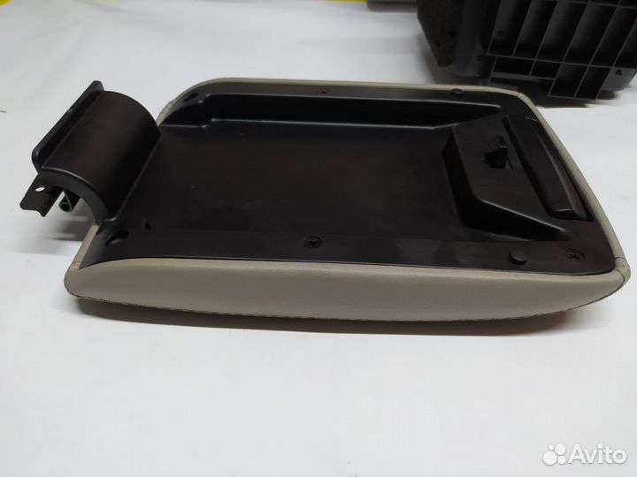 Крышка подлокотника Subaru Outback BP