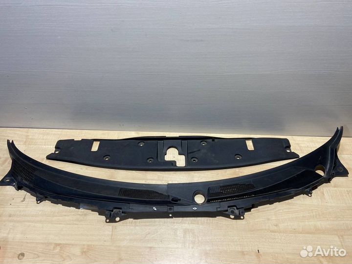 Жабо Nissan GT-R R35