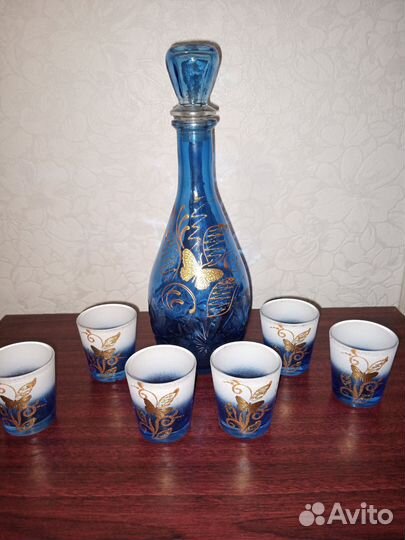 Графин и стопки из цветного стекла