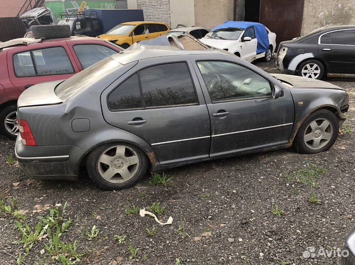 В разборе Volkswagen Jetta mk4 Bora 1.8T AUM