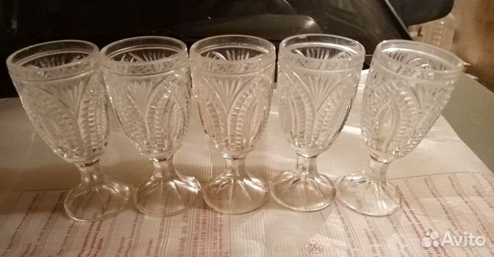 Стеклянный кубок для вина