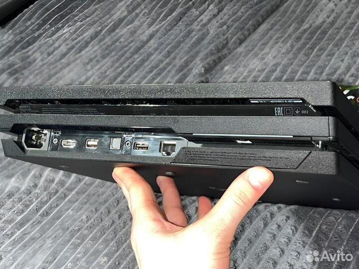 Sony PS4 pro 1tb 2 геймпада
