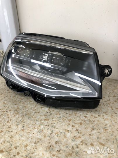 Фара правая Volkswagen T6 LED