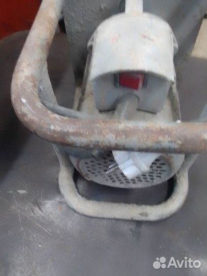 Вибромотор на платформе