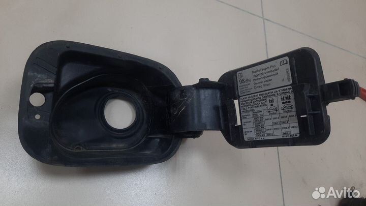 Лючок бензобака ниша Skoda Octavia