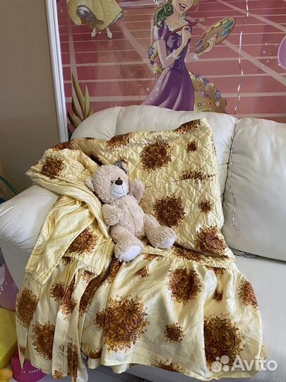 Покрывало стеганое атласное с юбкой