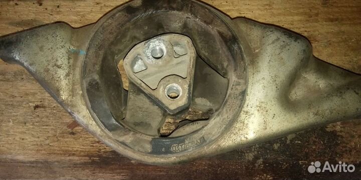 Опоры подвески двигателя левая и правая, Гранта