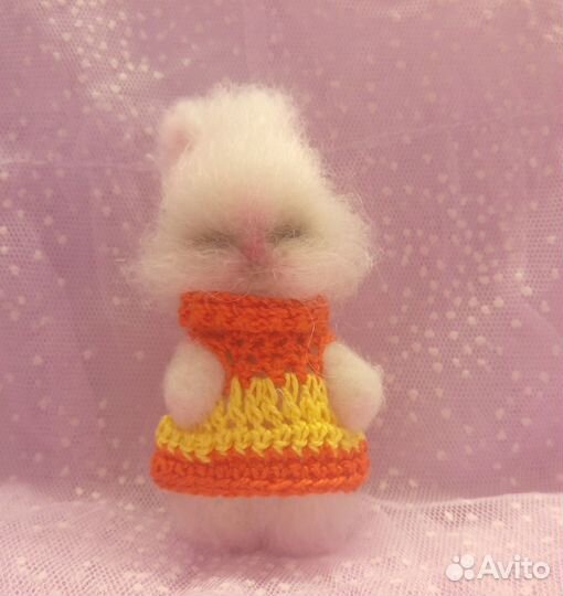 Вязанная игрушка мини кролик ручная работа
